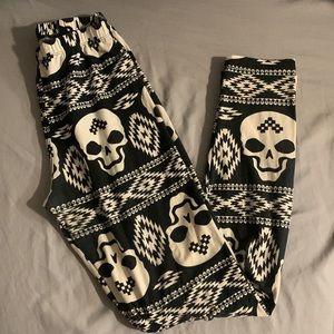 2/$14 💀 | Ultra Soft Leggings | Skull & Aztec Print | Black & White  | M